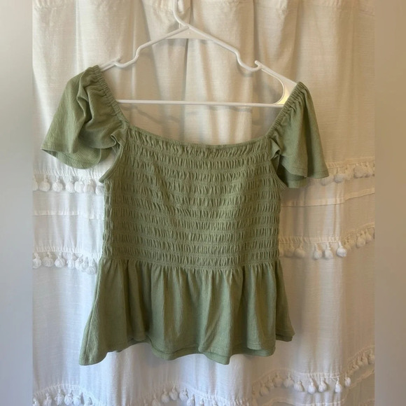 Rewind green blouse smocked with ruffle sleeves and peplum waist size L - Picture 3 of 5